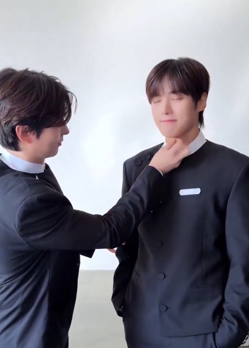 jjjuel2's tweet photo. 아니근데 목젖에붙이는거 너무 야하다 그러렴 하고 고개 쓱 올려주는것도 https://t.co/idUyHq1gbu