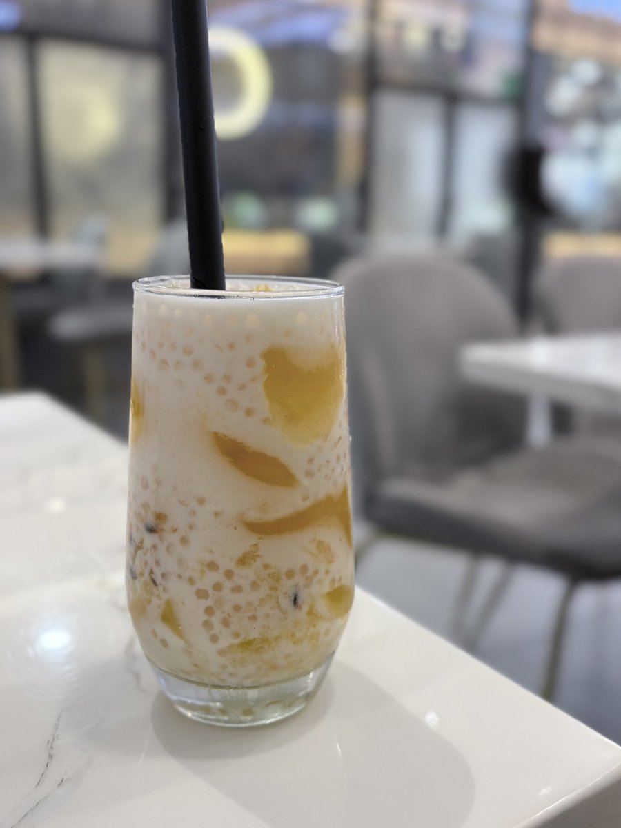 yellowmimo0808's tweet photo. マレーシアにいるのに中華、台湾の料理ばっかり食べてる。
本場の味の台湾スイーツが300〜400円くらいで食べれるのすごく嬉しい。 https://t.co/pUcoNhGbjq