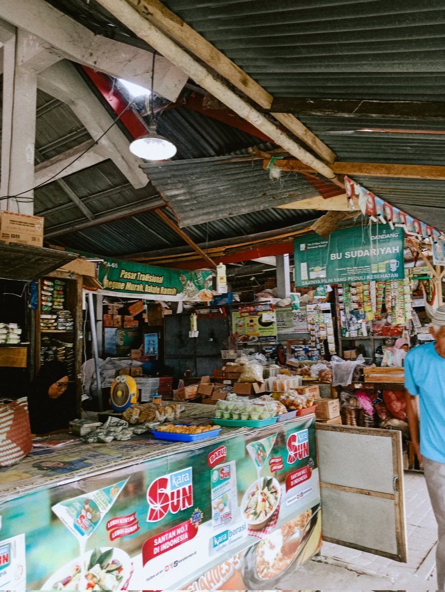 urlvyaya's tweet photo. traditional market vibes https://t.co/dK5t4IxfNB