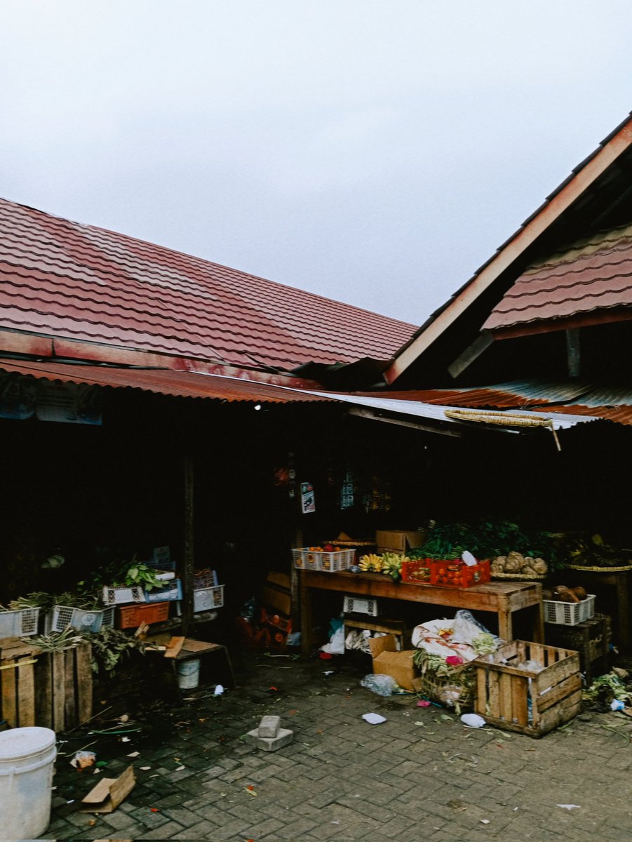 urlvyaya's tweet photo. traditional market vibes https://t.co/dK5t4IxfNB