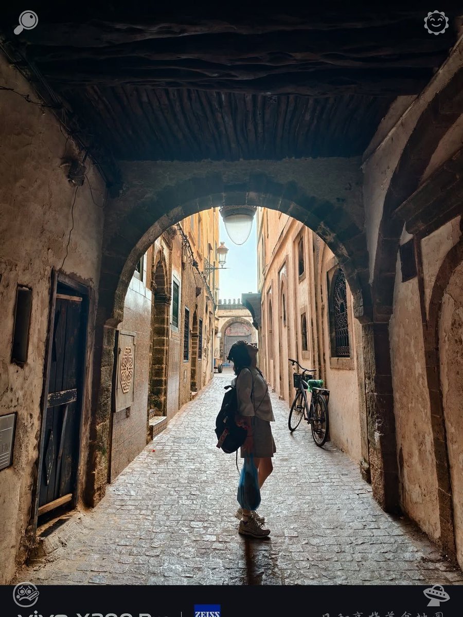 During nighttime, my greatest craving is for shengjian buns, as they are irresistibly delicious.