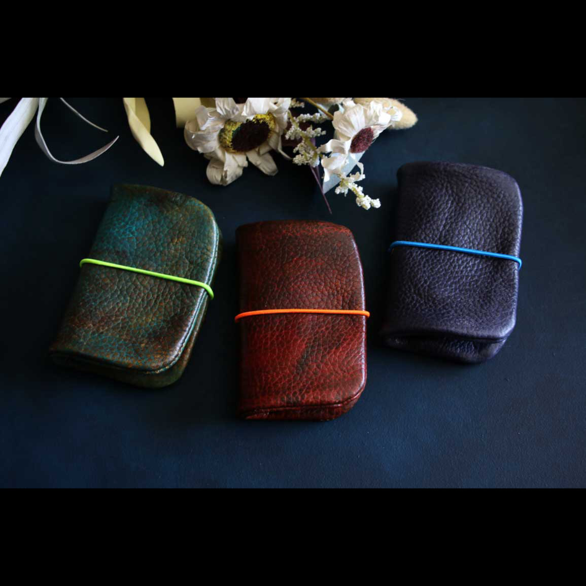 kingofleather's tweet image. スマートキーでもカードキーでも普通の鍵でも、ぜーんぶ入るキーケースです。
⁡
ソフトな革だから可能なアイデアもある。

#KINGOFLEATHER
#keycase