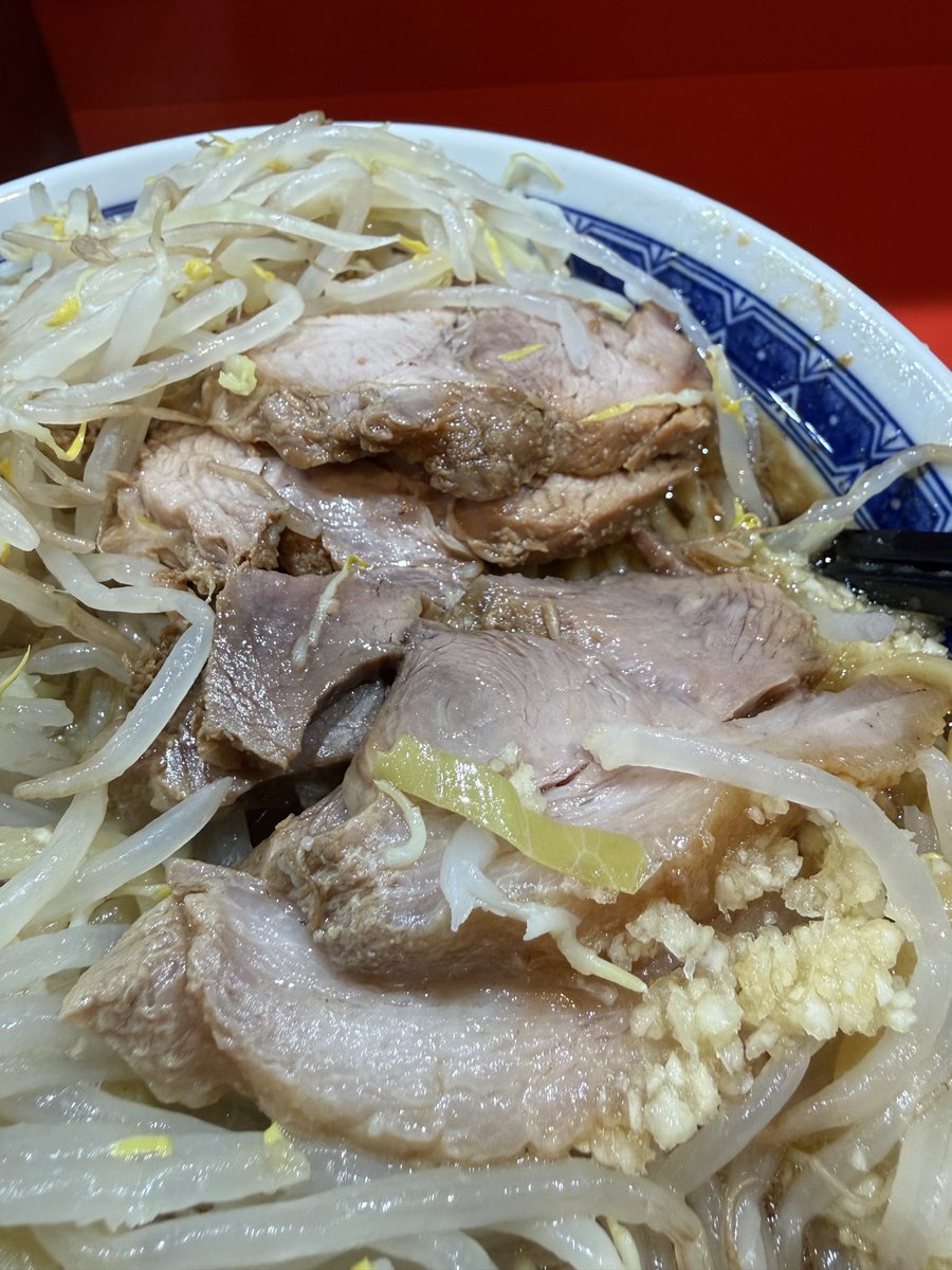 先日、昔三田本店に一度行って以来、約20年振りにラーメン二郎へ行っ
