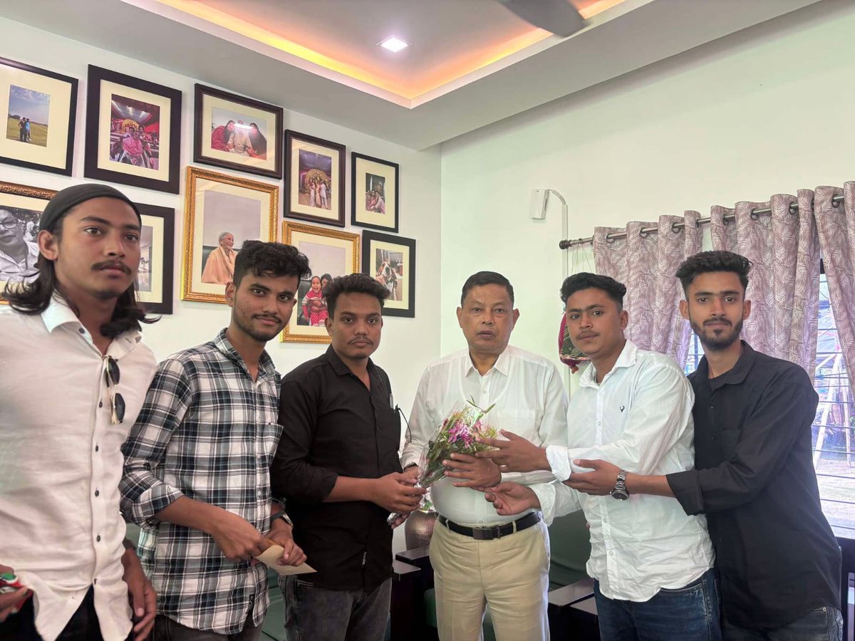 IndiaWantsMB's tweet photo. আজ, @IndiaWantsMB কমিউনিটির জলপাইগুড়ি সাংগঠনিক জে��ার সদস্যগণ শ্রী কৃষ্ণ দাসকে জলপাইগুড়ি সদর বিধানসভা কেন্দ্রে তৃণমূল কংগ্রেসের প্রার্থী মনোনীত হওয়ার জন্য সম্বর্ধনা ও শুভেচ্ছা জানিয়েছেন।

#VoteForTMC
#IndiaWantsMamataDi https://t.co/WrWcfEaHcC