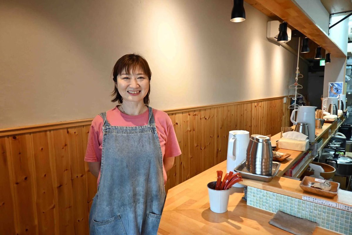 mori_futoshi's tweet photo. 調布の小さなラーメン店「猫と月」は、淡麗スープの優しい中華そばを基本に、常に限定ラーメンがあります。猫好きの店主と、そこで働くスタッフさん全員が女性というお店です。英語版記事です。
#調布らーめん #猫と月 #西調布らーめん #調布ぐるめ 

https://t.co/7pIJ8N1pfo https://t.co/t1H5ENzsOn