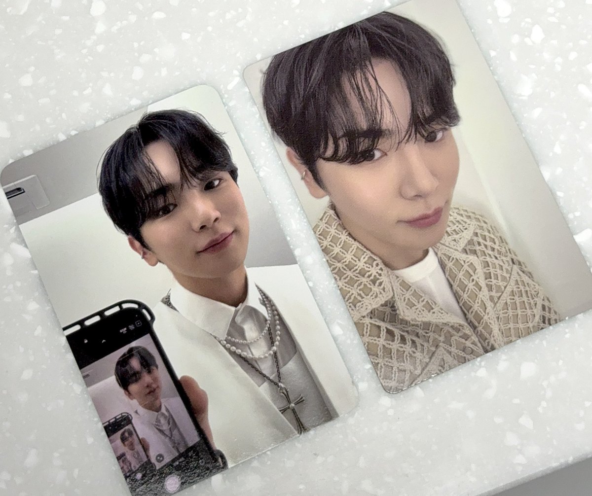 e9e2e3's tweet image. SHINee World 7 [E.S.S.A.Y] #KEY ♡ 

케타포 특전 + 기본구성 포토카드