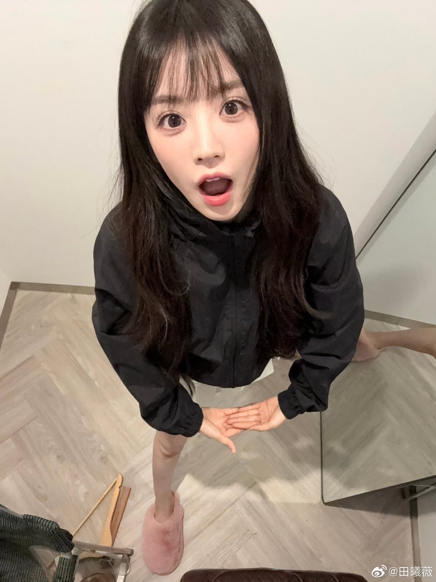 luvutianxiwei's tweet photo. Some netizens often misunderstand Tian Xiwei for being very small, but she is actually 168 cm tall. the reason is that she has a cute face that looks cherished. https://t.co/GxfOJa52bT