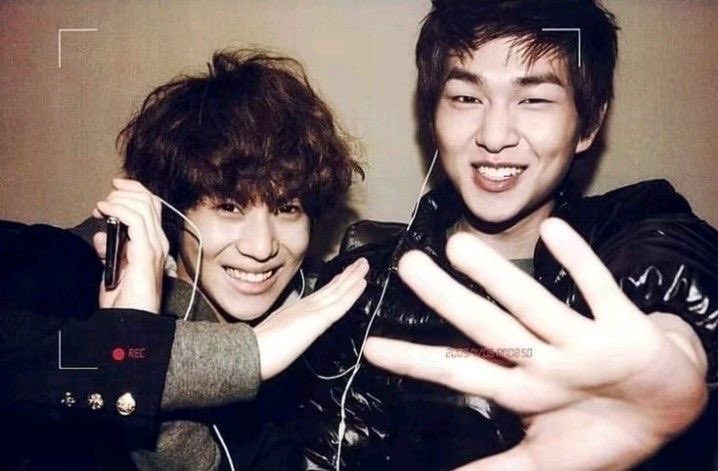 AwkwardShinee tweet picture