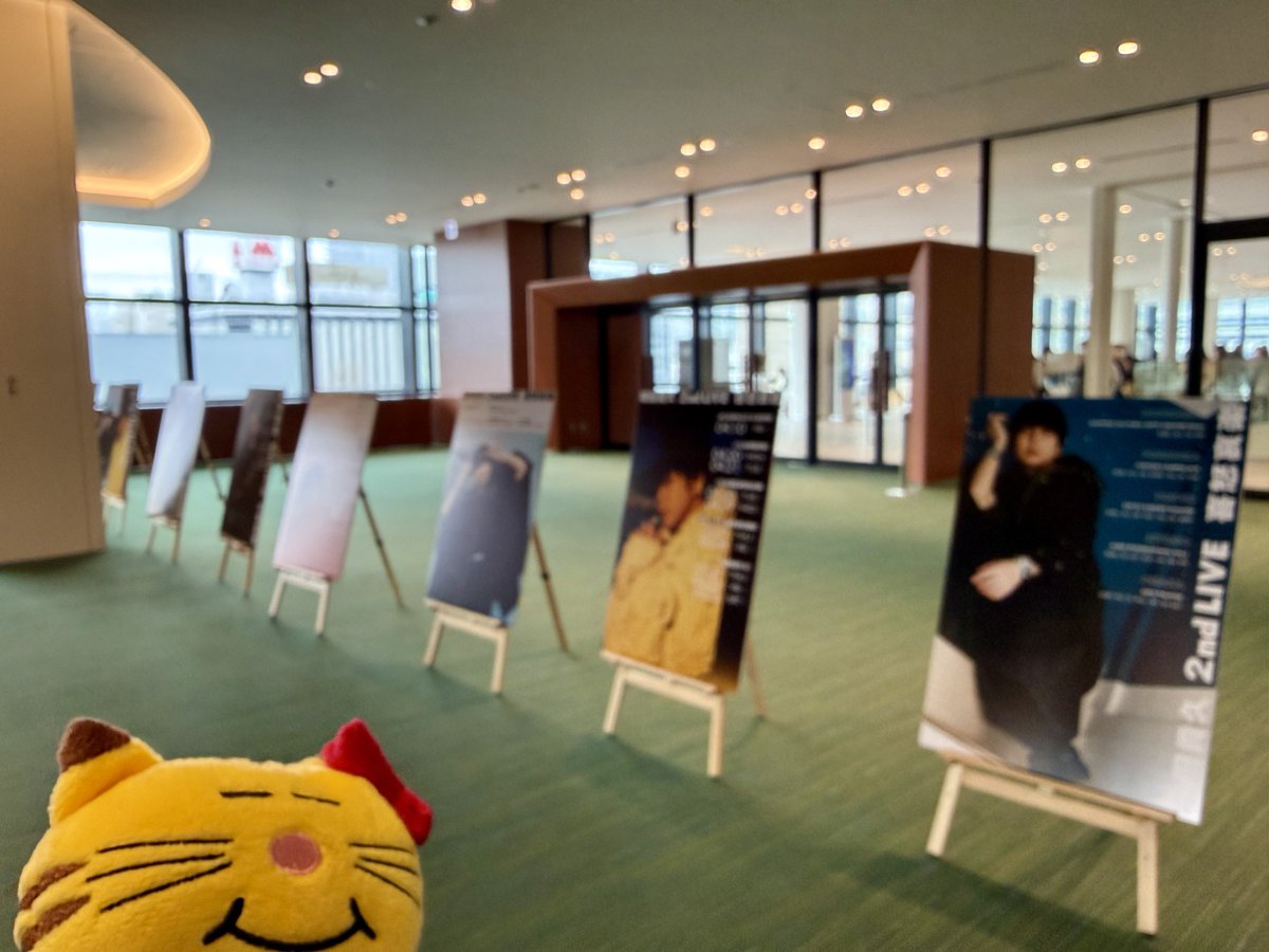 ━━━━━━━━━━
増田貴久 2nd LIVE 喜怒哀楽
━━━━━━━━━━

 本日初日！㊗️

🗓️4.10(金)17:30公演
📍[北海道] 札幌文化芸術劇場 hitaru

ロビーには喜怒哀楽な #増田貴久 がズラリ✨
ご来場の皆さまはお気を付けてお越しください🐱

#増田貴久のカバー
#増田貴久2ndLIVE喜怒哀楽