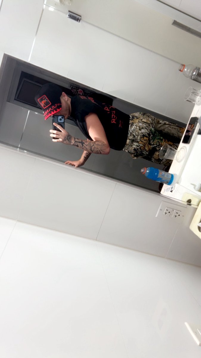 Shawn021704's tweet photo. Take these pants off meee trade 😮‍💨 #dl #bussy #bbc #bro https://t.co/4pzdsdXDll