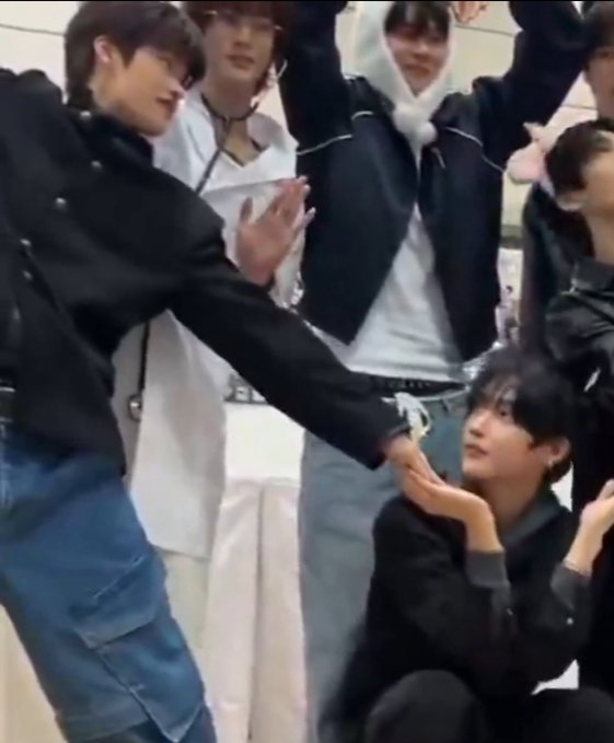 bin to the babe 🌟 tweet media