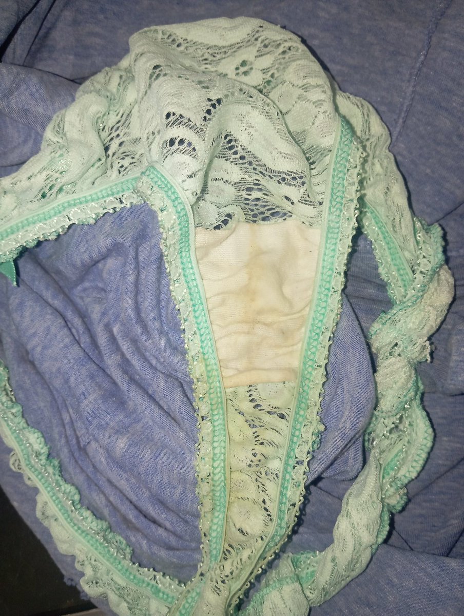 Tanguitas usadas y más ropita con mi olor rico entregas personalesen CDMX y envíos nacionales e internacionales 
Info al privado 🥵