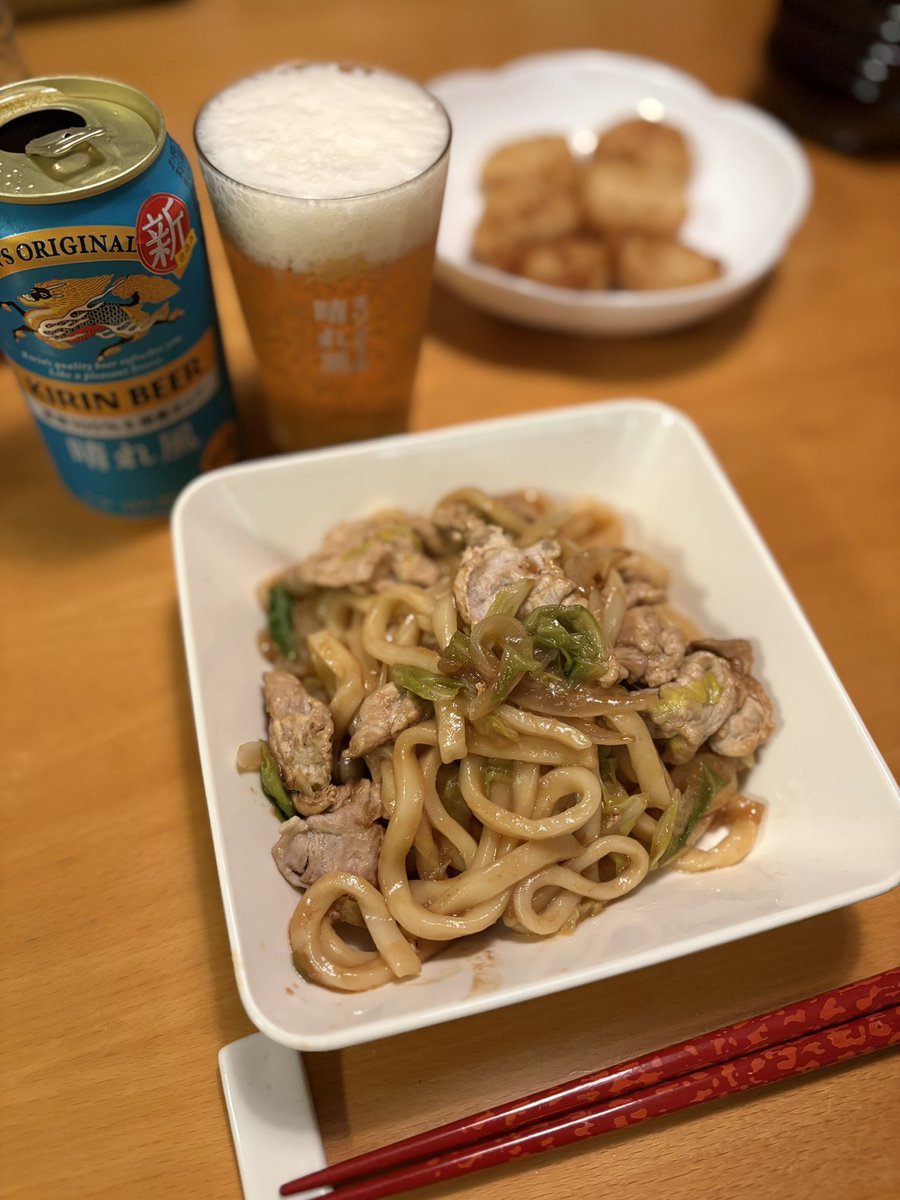 kamerina421's tweet photo. 最近の晩ごはん。
＊明太子と豆乳のカルボナーラ(東京たらこスパゲッティ)
＊牛肉とトマトのモッツァレラパスタ、合鴨スモークサラダ
＊焼きうどん、むねから
＊生姜焼き、にんじんしりしり、豆腐と小松菜のお味噌汁
#おそとごはん #おうちごはん #料理記録 https://t.co/WhJEVJxxr9
