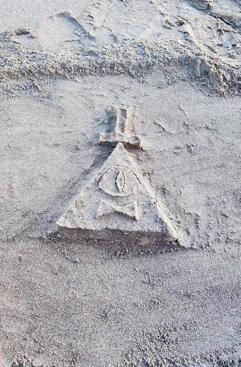 Fui a la playa y no pude terminar a este adefesio, quedó sin brazos!!🥹❤️ y con un pie todo mallugado xddd #GravityFalls