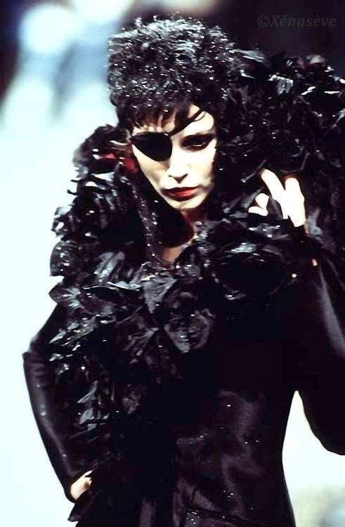 DvilCouture's tweet photo. Givenchy Fall Winter 1997 Couture https://t.co/WWAdTPfph4