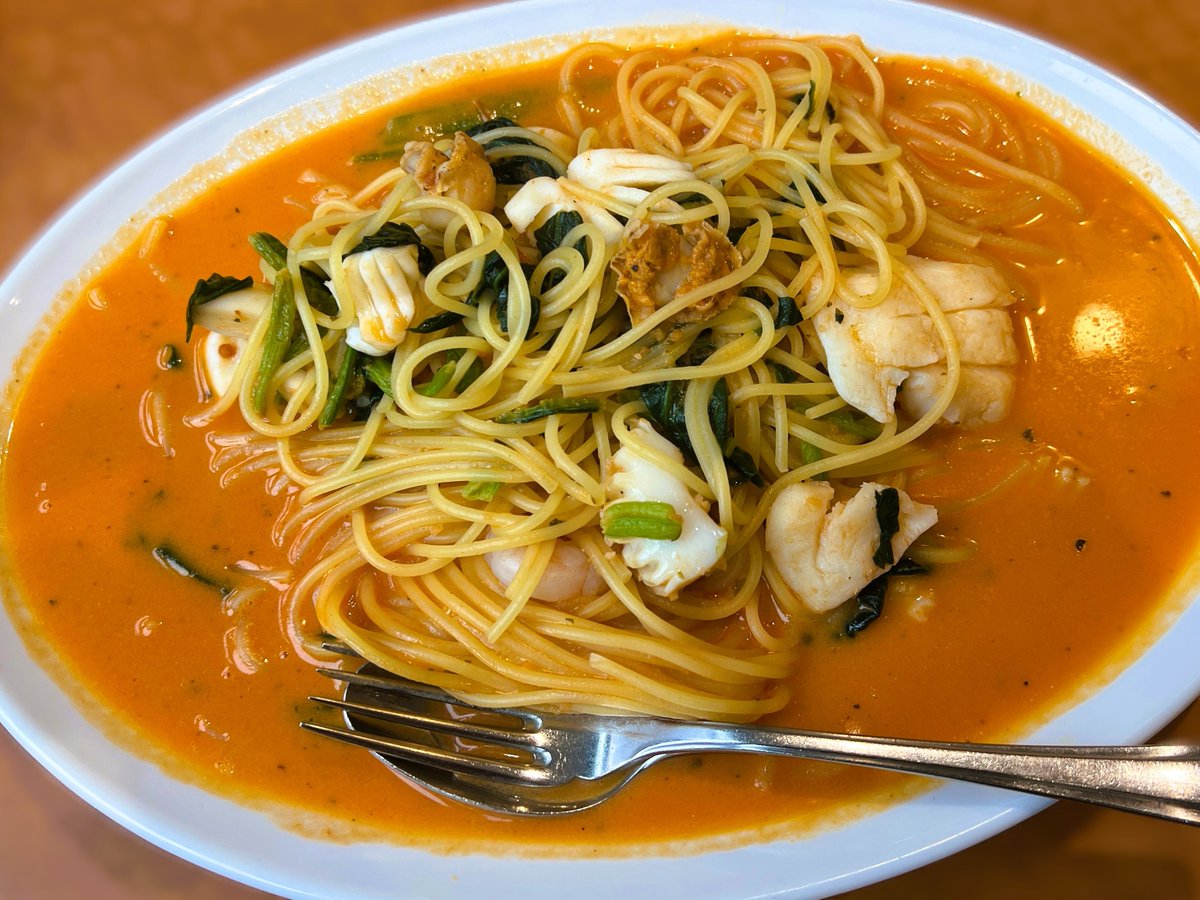 akiyuma0333's tweet photo. Pasta Lunchをしにボンジョルノさんへ。
トマト・クリームのパスタにしました。
安定した美味しさです。
そしてパスタを待つ間にサービス・ピザをいただきます。
#バスタ
#パスタランチ
#pastas
#pastalunch https://t.co/c9vEz3a6t7
