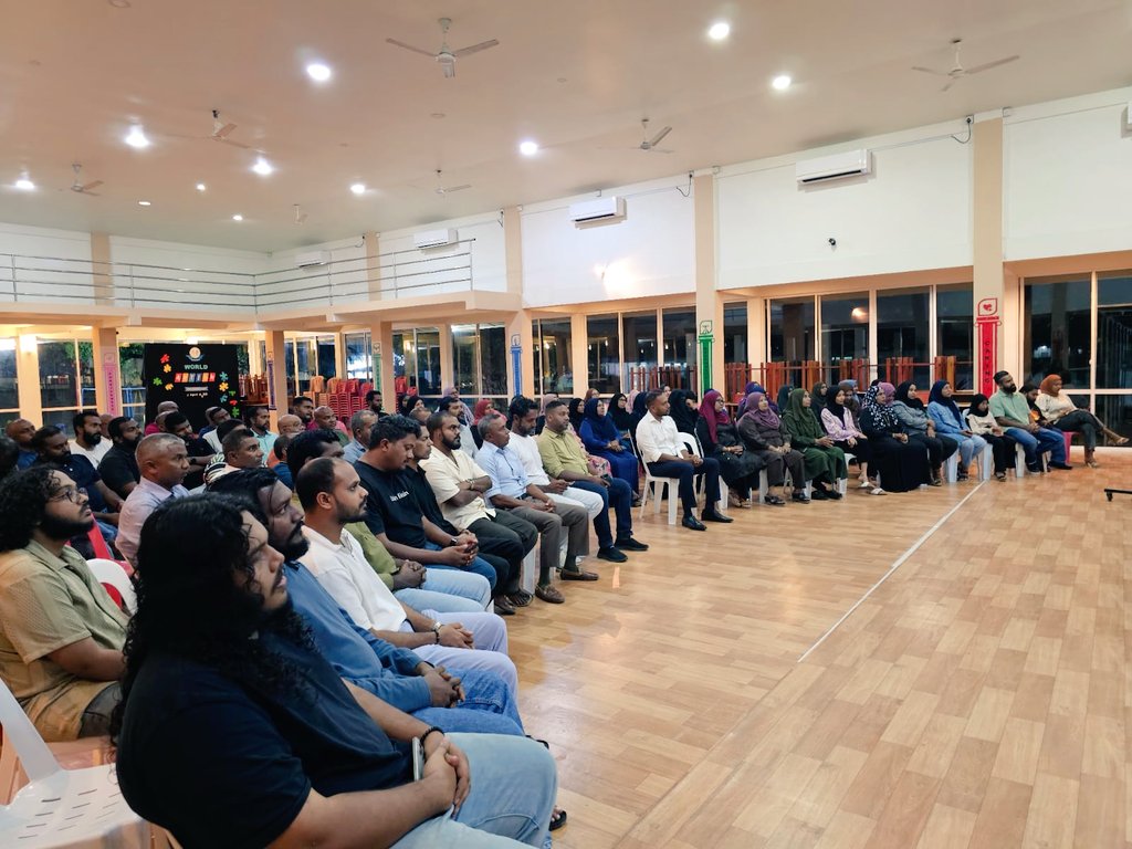 MpAhdhu's tweet photo. އައްޑޫ މީދޫ ޒުވާނުންނަށް ހާއްސަ ކުރެވިގެން ރޭ އަޅުގަނޑު ބޭއްވި ބައްދަލުވުމުގެ ތެރެއިން. https://t.co/0AtGN6nJ7W