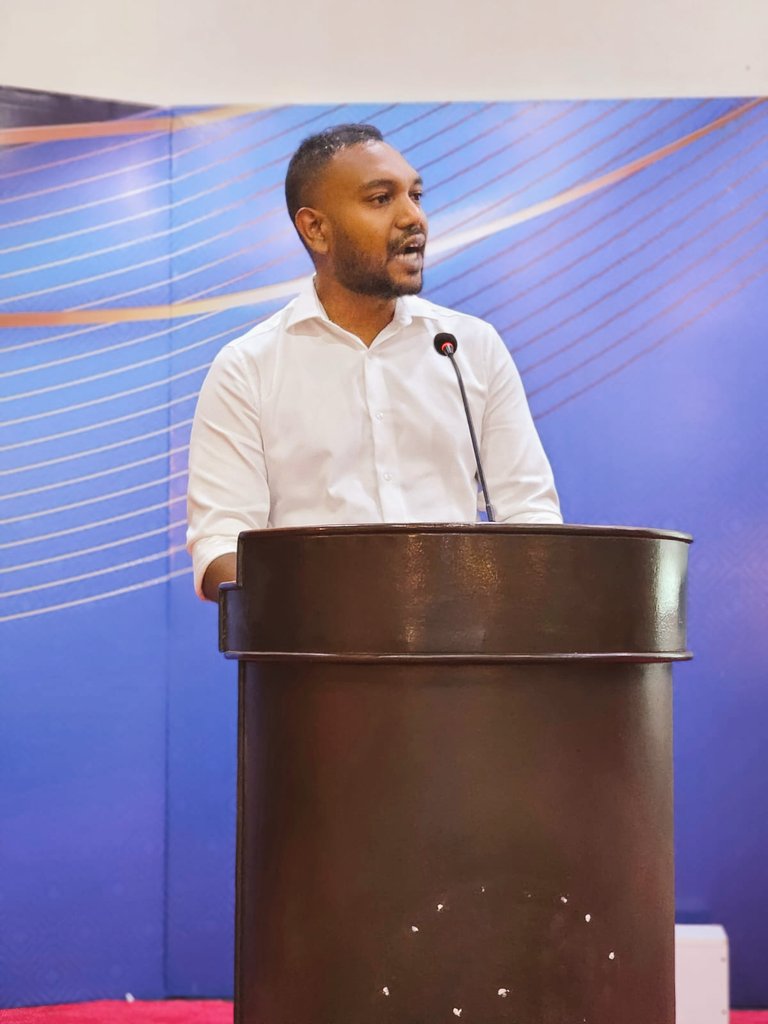 MpAhdhu's tweet photo. އައްޑޫ މީދޫ ޒުވާނުންނަށް ހާއްސަ ކުރެވިގެން ރޭ އަޅުގަނޑު ބޭއްވި ބައްދަލުވުމުގެ ތެރެއިން. https://t.co/0AtGN6nJ7W