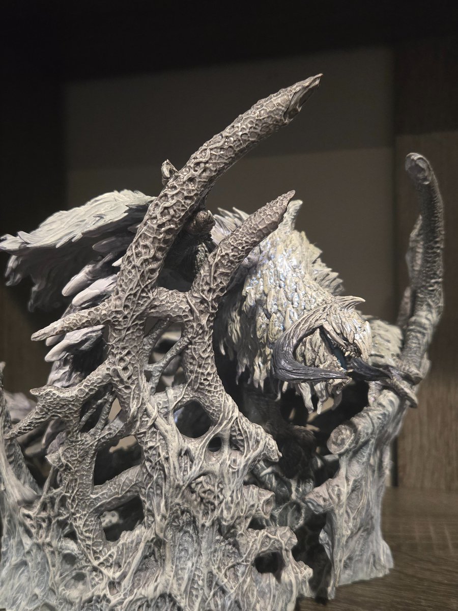 Damn my family somehow managed to knab the Arkveld figure for by birthday
#MHWilds