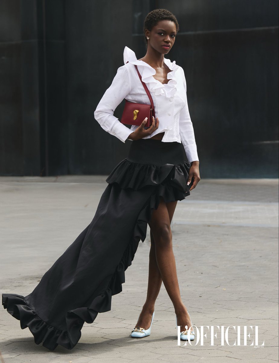 VerlaineDiane's tweet photo. Cover Girl, MAISON MOTEMA for l’Officiel Magazine. “The Maam” Bag, Deep Burgundy 

Spring/Summer 2026

https://t.co/Y6GSGv5igF https://t.co/yfEyWLRBGw