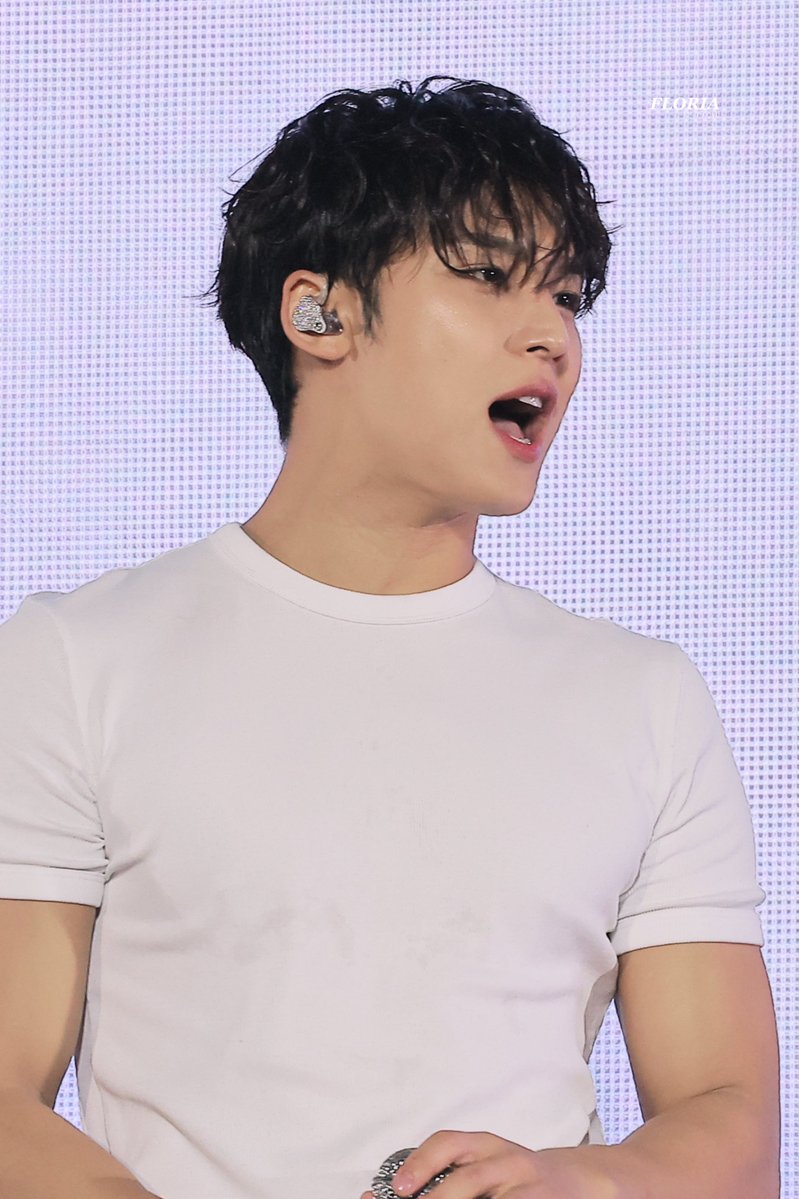 𝐅𝐋𝐎𝐑𝐈𝐀 tweet media