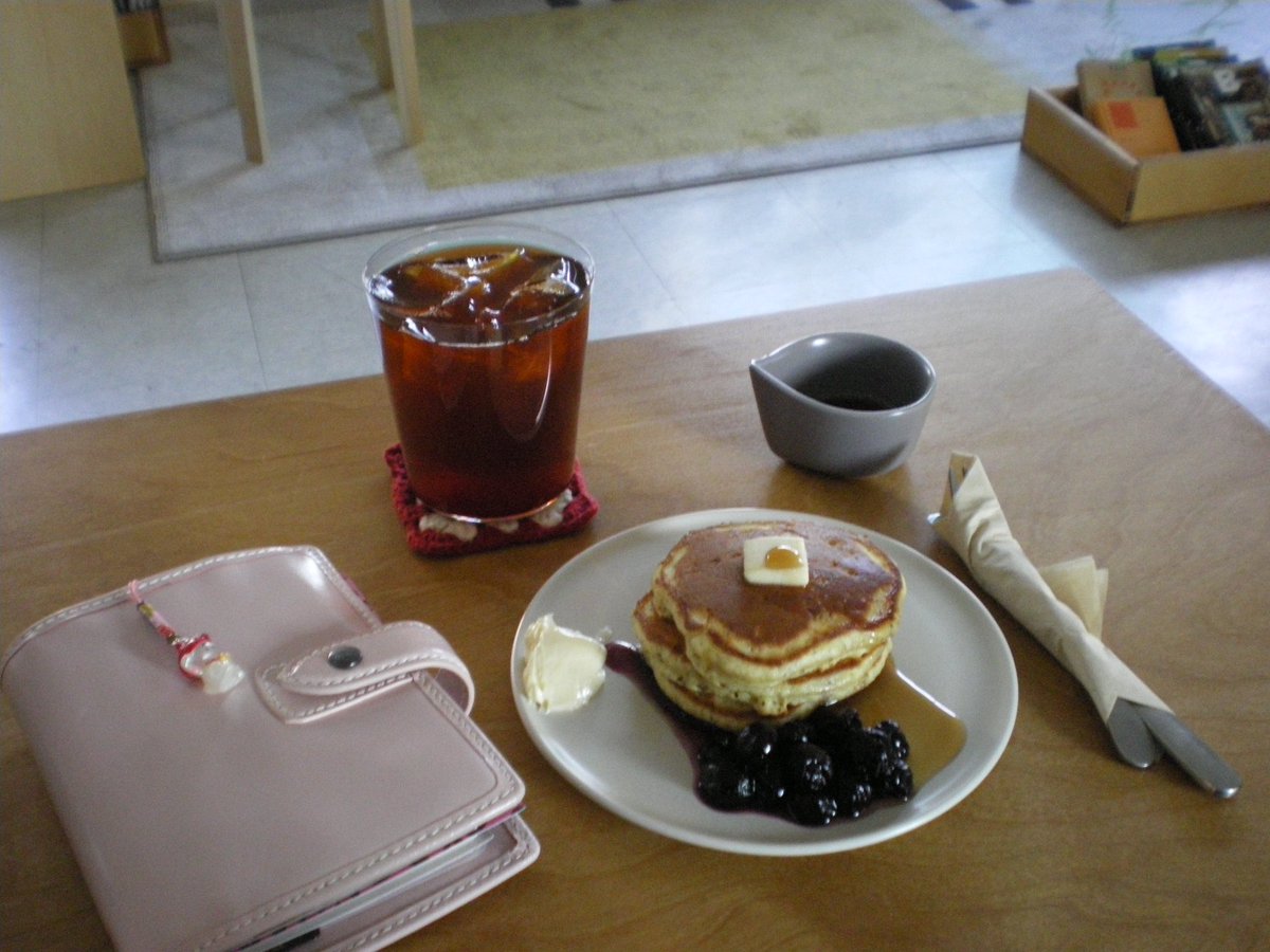 ggii88pp22's tweet photo. 분좋카 발견이야..♡ 
혼자와서 책읽다가면 딱좋을듯 조용한 분위기라 오히려 떠들수가🙅‍♀️ https://t.co/u2lgm3OKu9