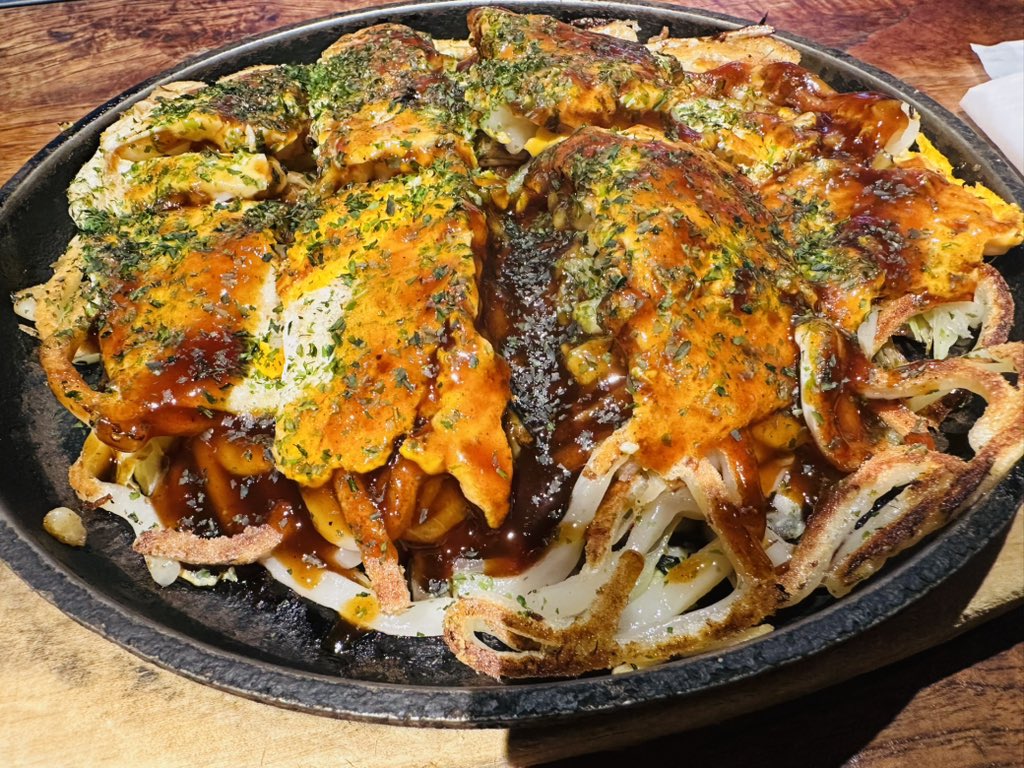 例えメニューから消えていてもお前はまだいきとるんじゃね……「肉玉うどん」よ………お前が1番じゃ…………