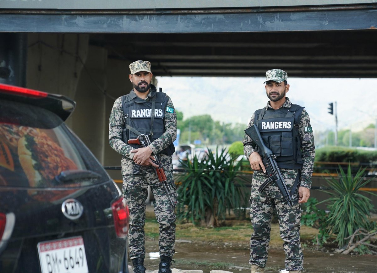 XHNews's tweet image. Latest on #MiddleEast tensions:
- Heightened security, tight logistics: #Pakistan readies Islamabad for #US-#Iran talks
- Iranian FM warns #US against letting #Netanyahu "kill diplomacy"
- Iran's supreme leader declares "decisive victory," announces new phase in Strait of #Hormuz