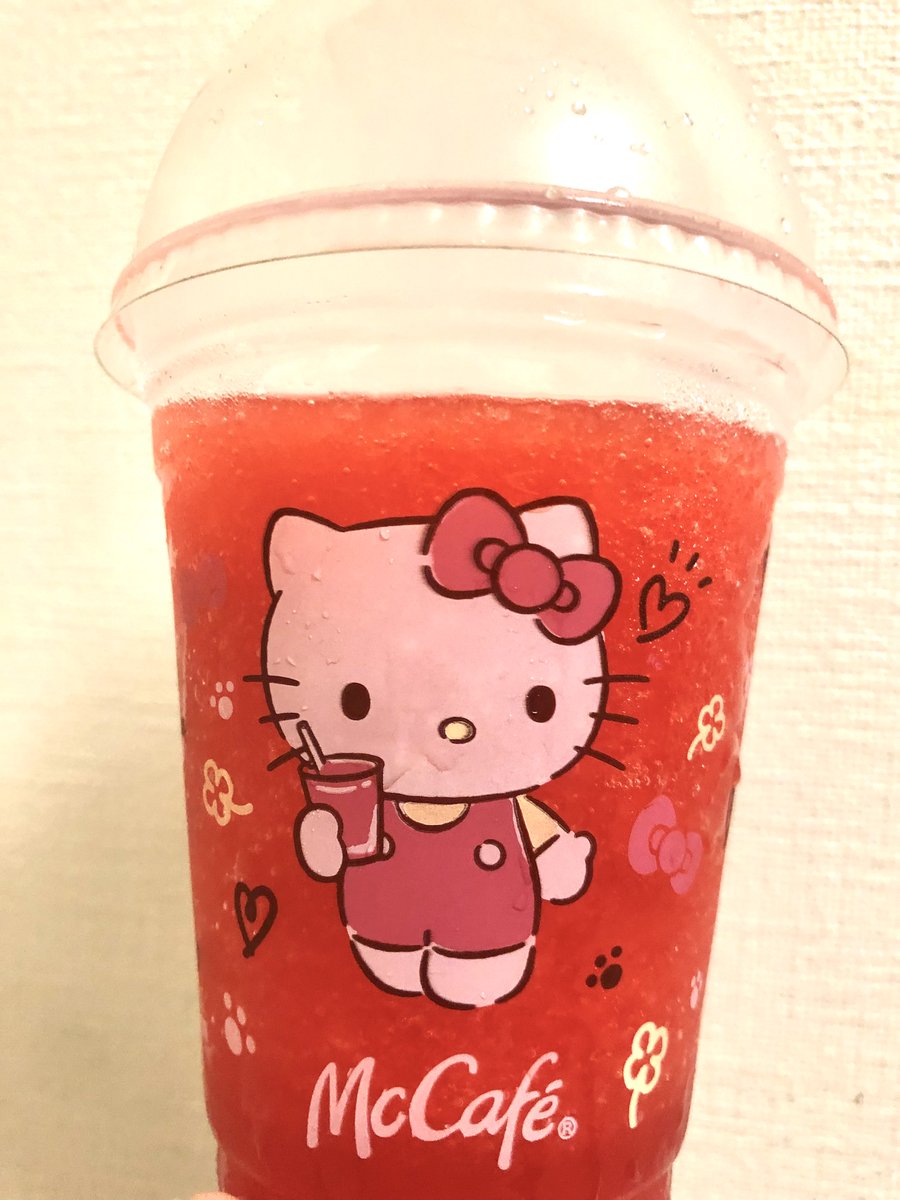 どうしても飲みたくて雨止んだ一瞬のうちに買って来た🥤
美味しかった〜🍓❤️