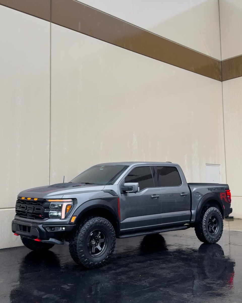SangKip4's tweet photo. Ford F150 Raptor https://t.co/TYpNtlQhR9