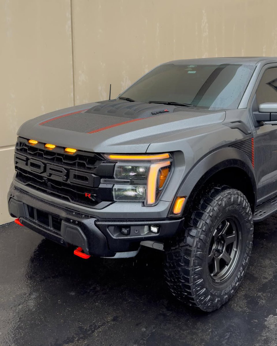 SangKip4's tweet photo. Ford F150 Raptor https://t.co/TYpNtlQhR9