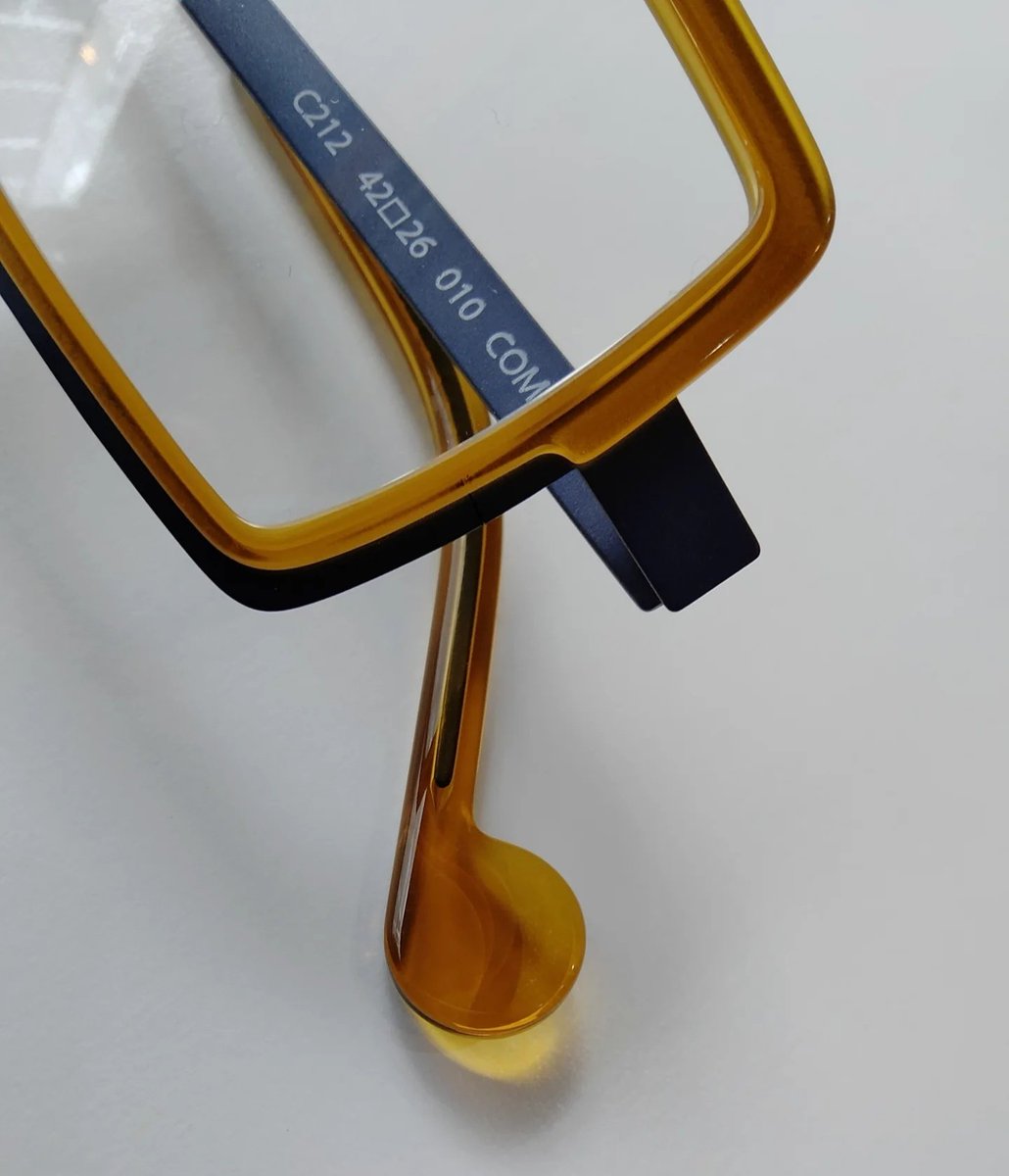 Fboutiqueuic's tweet photo. ツルの先っちょも丸四角。

丸四角屋

再入荷中
XiT
C 212 / 010
Deep Blue &amp; Saffron
made in France
¥59,400-

▼販売中
https://t.co/u8x9tF9Mmt

#どっちにするの #丸四角メガネ #まるしかく #XiT #エックスアイティ #再入荷 #Restock #春眼鏡 #uic https://t.co/mPdFfGcpZE
