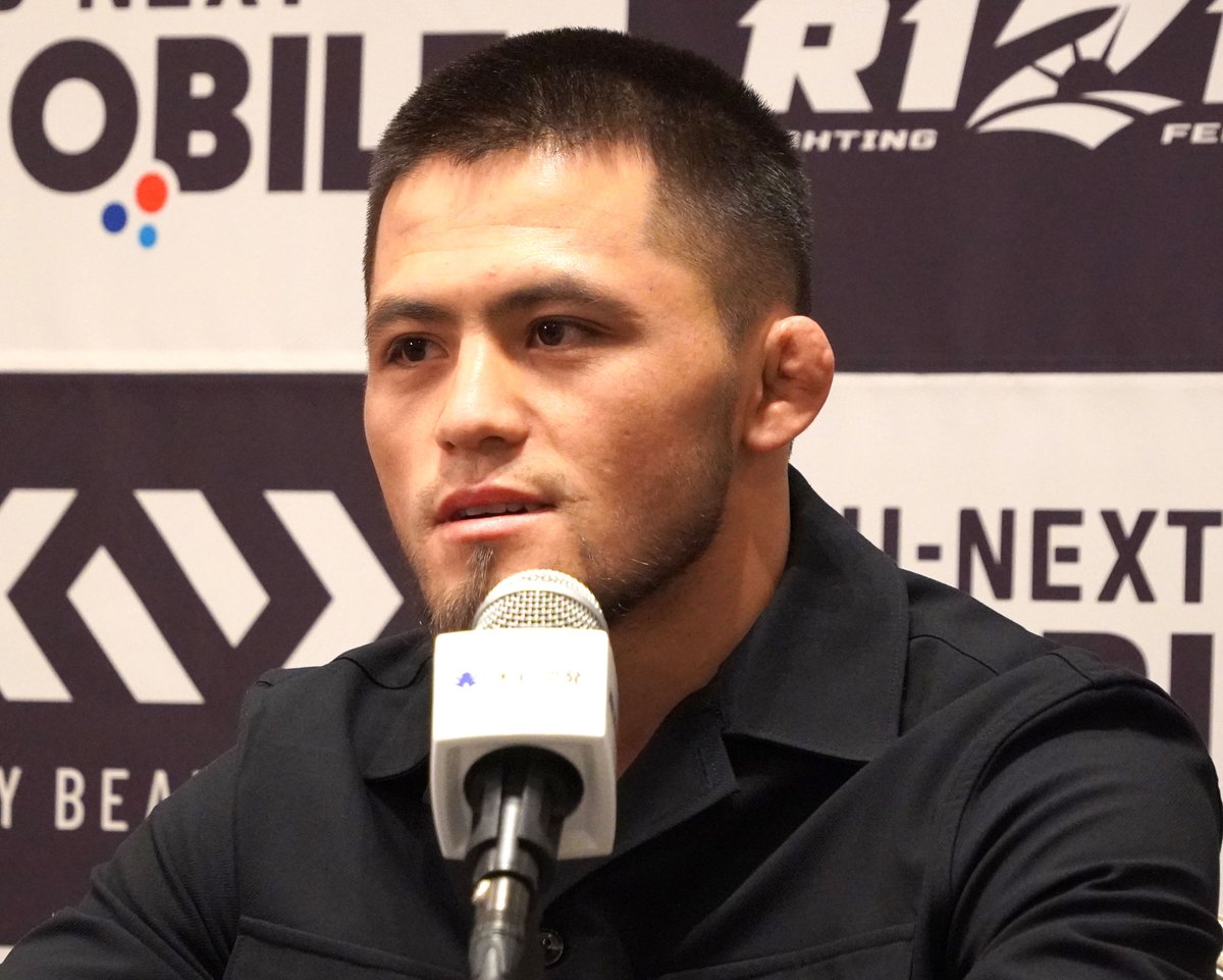 oricon_fight's tweet photo. 【#RIZIN_LANDMARK13】
大会2⃣日前メディアデー🎙️
最強王者 #シェイドゥラエフ 登場👑
久保優太との再戦に絶対の自信
「前回よりももっと激しく、迫力のある試合を見せたいので、徹底的に準備をしてきました💪」
そして、その視線は世界に向かう‼️
「この階級のUFC王者と試合を組んでもらえたら喜んで受け入れます」
⏬インタビュー全文⏬
https://t.co/VTiYEGFKfH

@rizin_PR