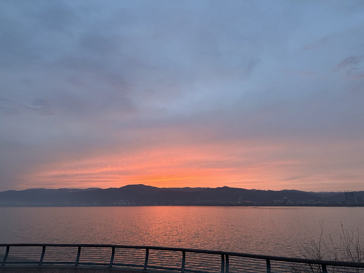 chen04831533's tweet photo. 落日夕阳 https://t.co/CSxwPNYlO6