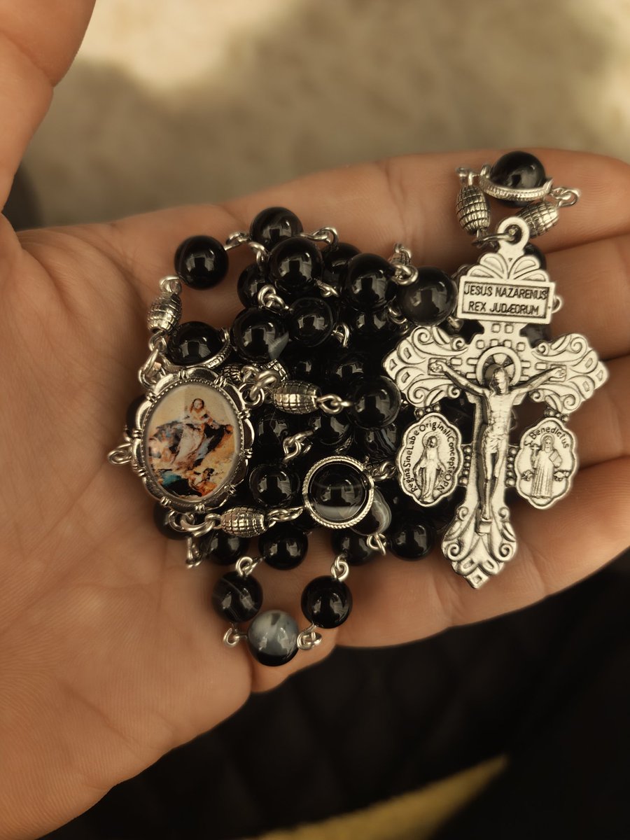 Madre siempre virgen, ruega por nosotros 🙏🏻.