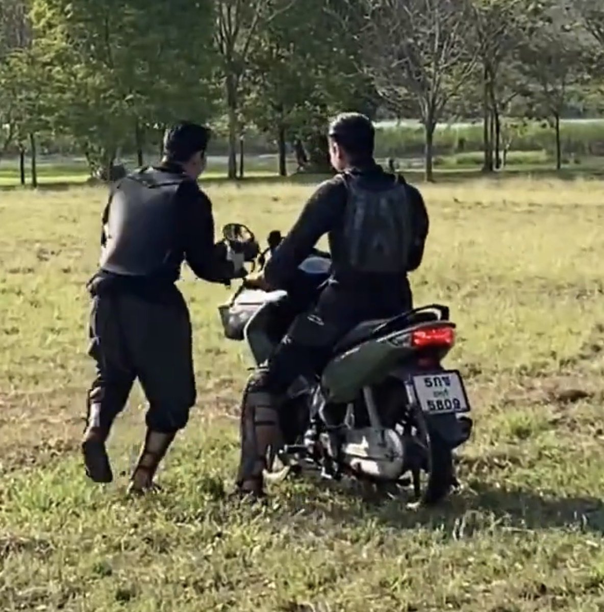 เด้จปุ่เฮ้ค🌹 ft.นิ้วเบีนด tweet media