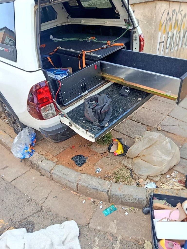 _ArriveAlive's tweet image. House robbery and hijacking suspect arrested along the corners of Melrose &amp;amp; Delvers Streets

arrr.co.za/rZnOZ

#ArriveAlive #Crime @JoburgMPD