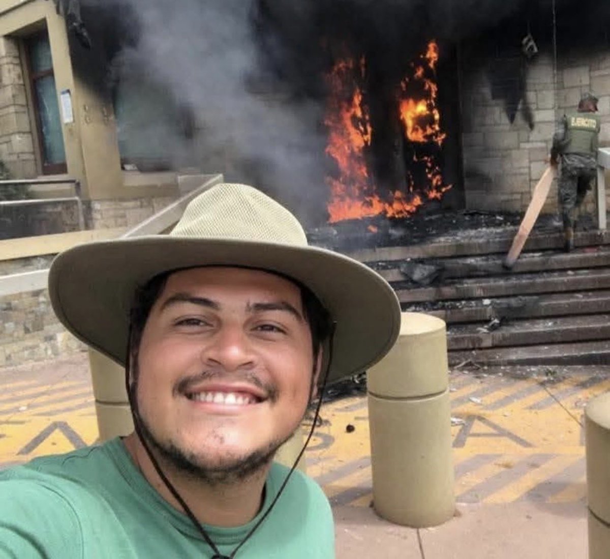 Marlon Ochoa es el responsable de obstaculizar y limitar el derecho constitucional de los hondureños a elegir y ser electos, atentando contra los principios fundamentales de la democracia en nuestro país. Debe rendir cuentas por sus actos ante el país y la ley.