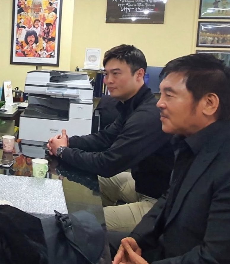 AlessandroKim's tweet photo. Grand Master 
Korean Actor #HwangJanglee 
Legendary World Action Star 🌏

📧IP Business Inquiry:
DM &amp; guardspirit@icloud.com 
(Executive Chairman)

#황정리 #액션배우 #소속사 #김진용의장 https://t.co/9BlUoiuoH2