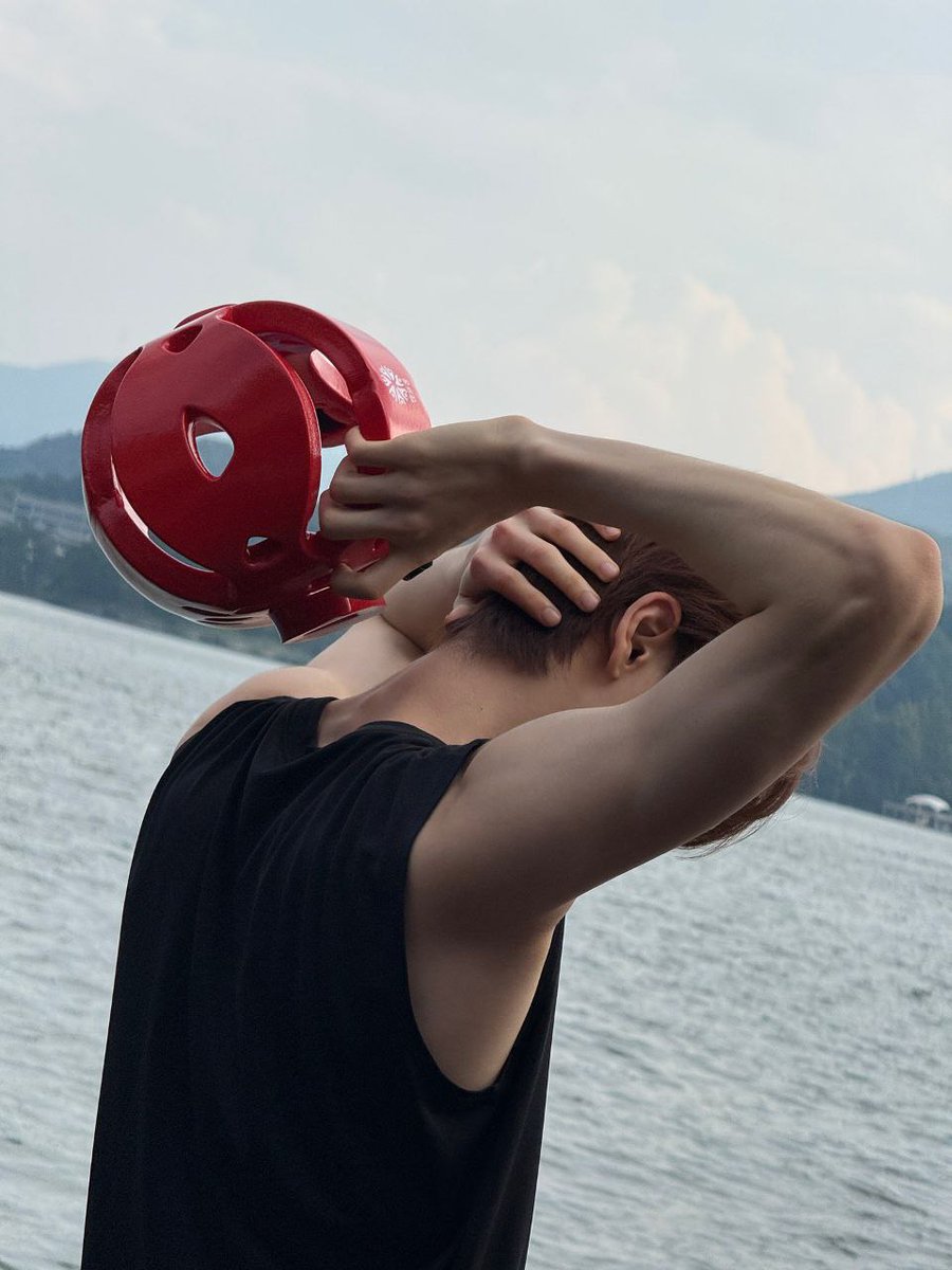 I tend to be everyone’s favorite! tweet media