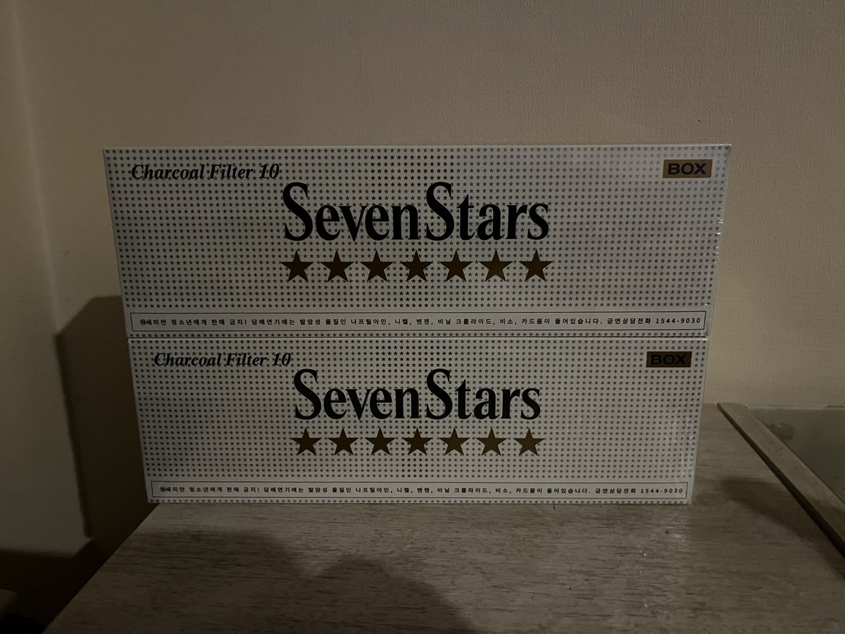 03x24's tweet photo. 韓国の空港で荷物検査で弾かれて変なの首にかけられた時は焦ったけど無事帰国。
韓国で食べ忘れてたトッポギとキンパは国際線で食えた。
免税タバコも買ったけど韓国仕様で激萎え。タバコやめようかな。 https://t.co/MT4vtvgXQI
