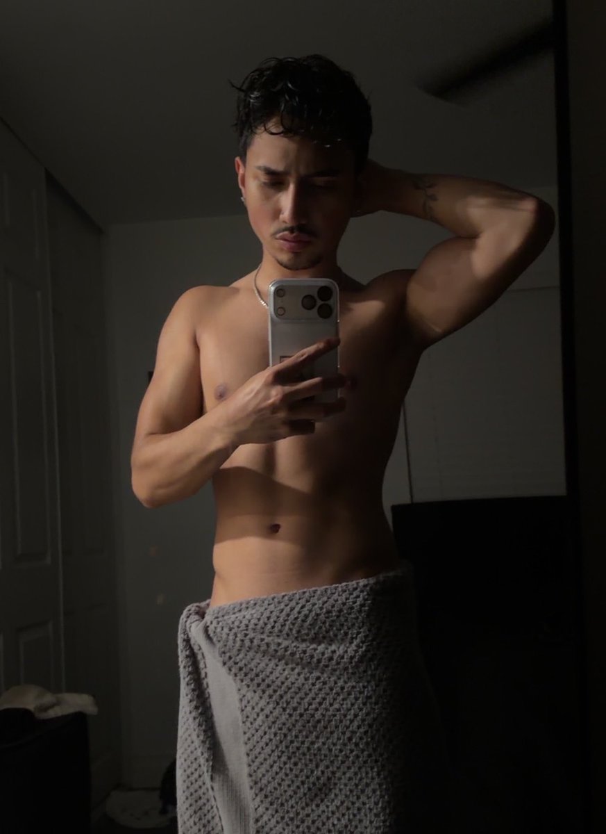 elismainn's tweet image. Freshly bathed 🫧 #mlm :p