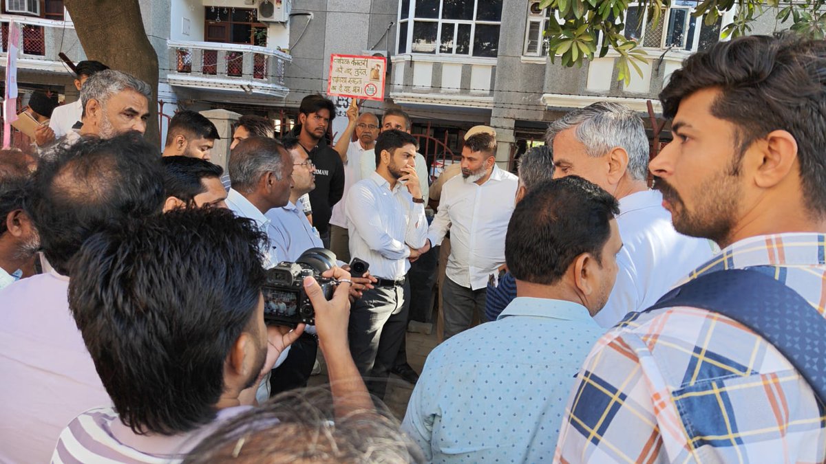 solution box tweet media