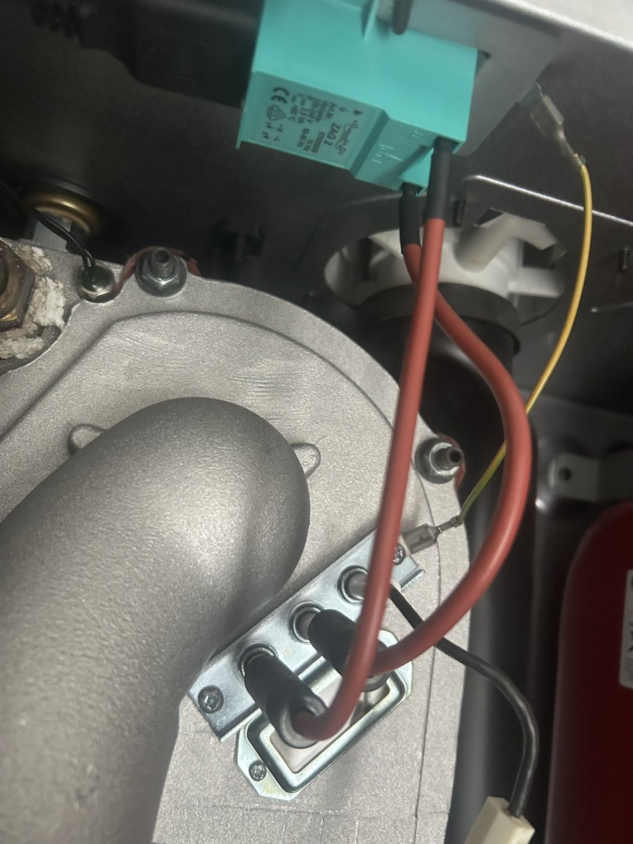 adamphsltd's tweet photo. Leaking expansion vessel found &amp; replaced
Full service carried out at same time ✔️

Back running safely

📍 Bolton | Bury | Chorley
📞 07917 729 172 https://t.co/gSFQVanCKv