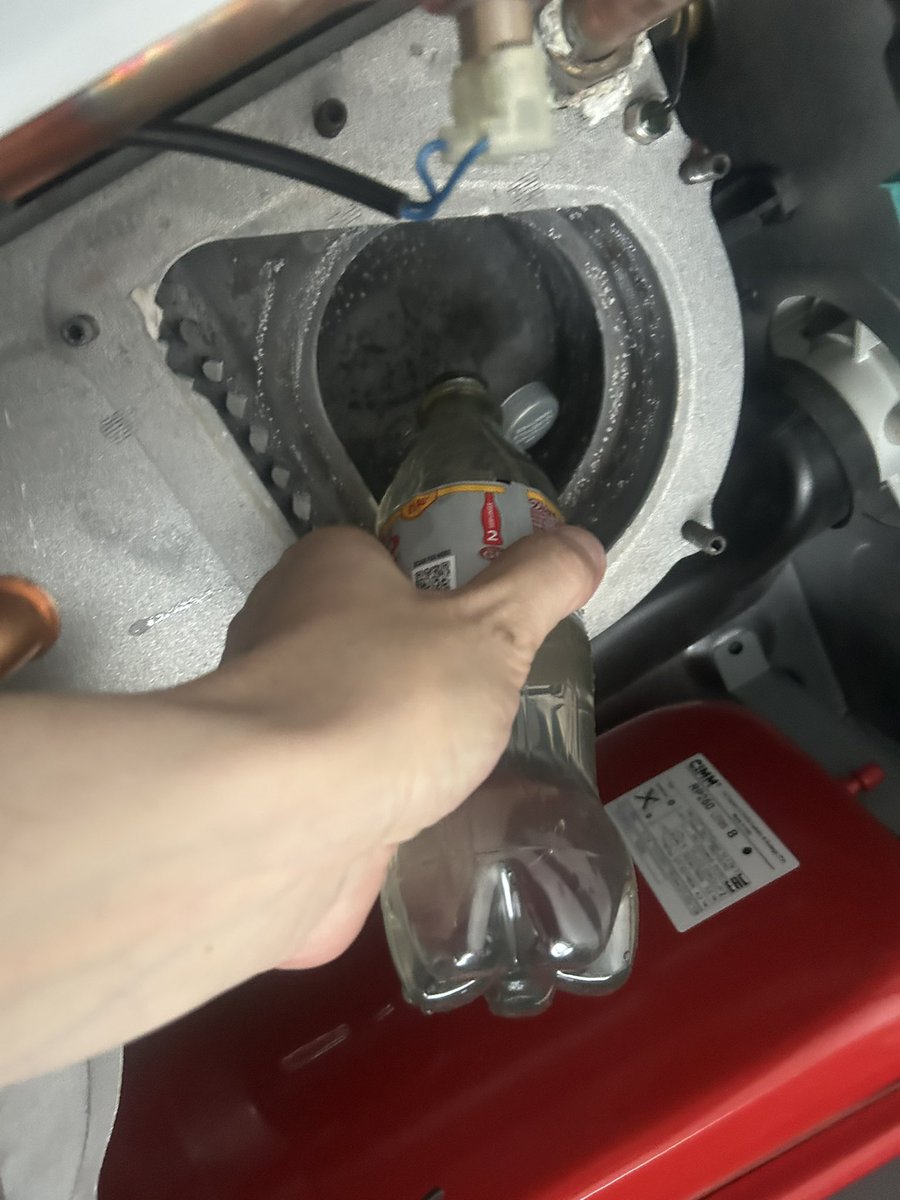adamphsltd's tweet photo. Leaking expansion vessel found &amp; replaced
Full service carried out at same time ✔️

Back running safely

📍 Bolton | Bury | Chorley
📞 07917 729 172 https://t.co/gSFQVanCKv