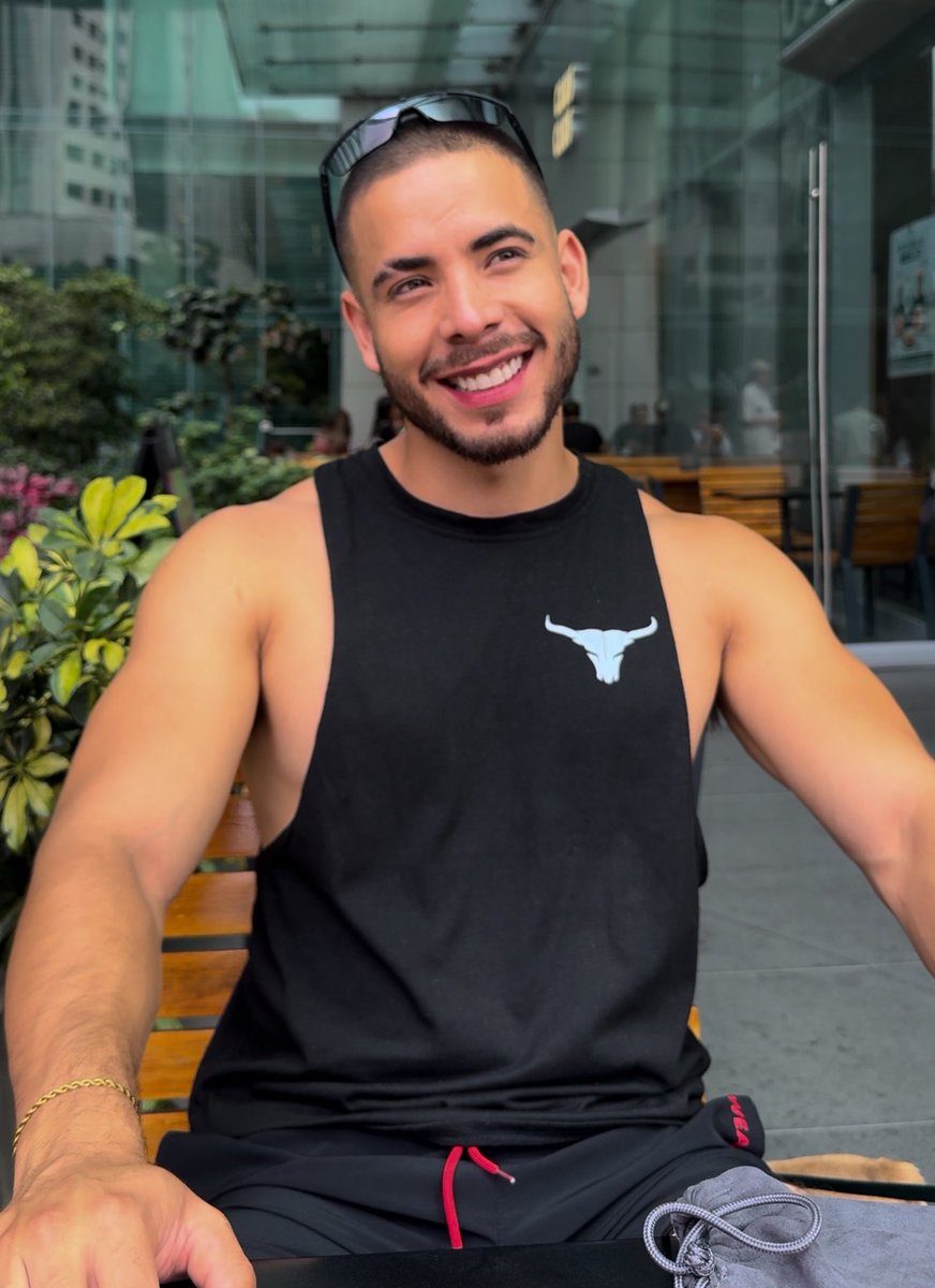 Ayer me dijeron que como trabajo en política no puedo montar fotos que se vean  “poco serias” porque me restan credibilidad. 

La credibilidad la hace la transparencia, nada peor que querer mostrar algo que uno no es.