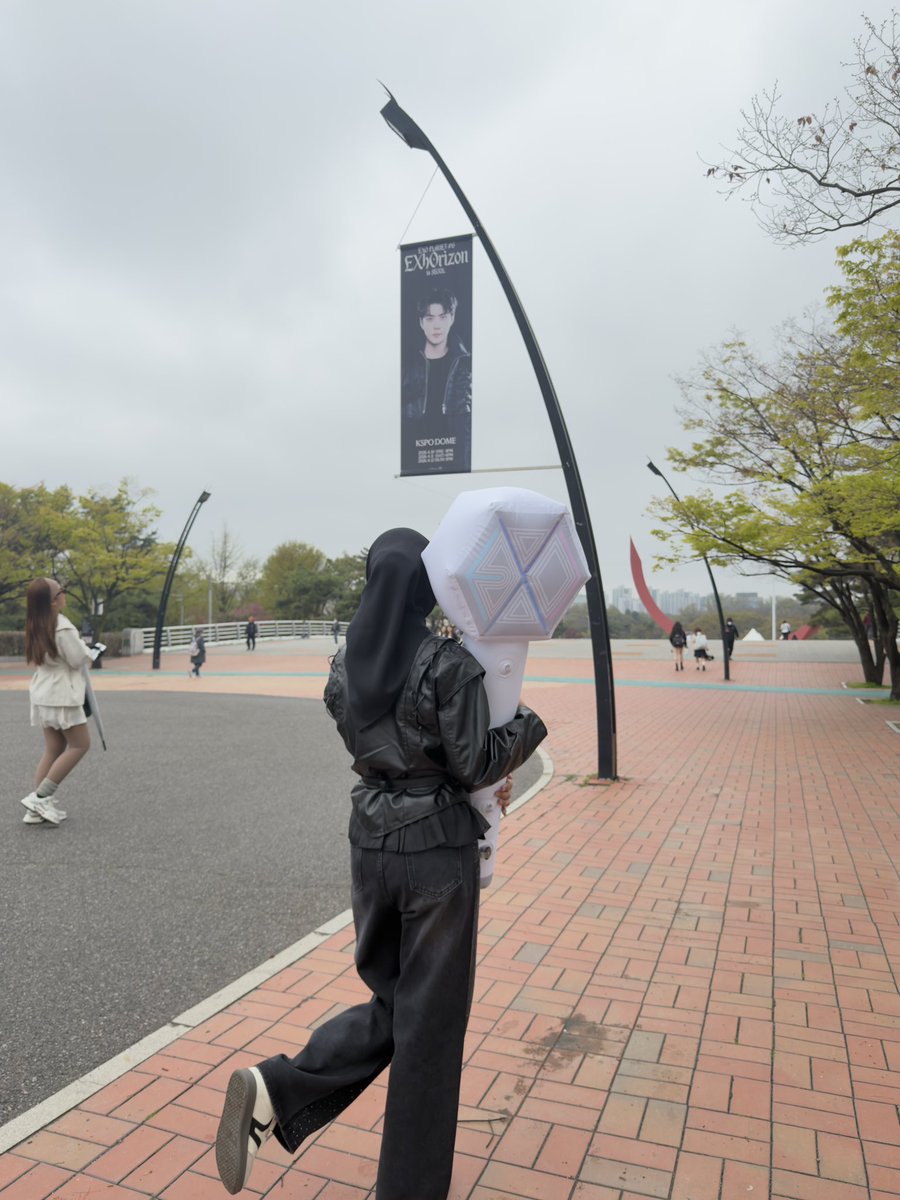 imhunlis's tweet image. D-1 of #EXOPLANET6 #EXhOrizon 😍🧡🤍