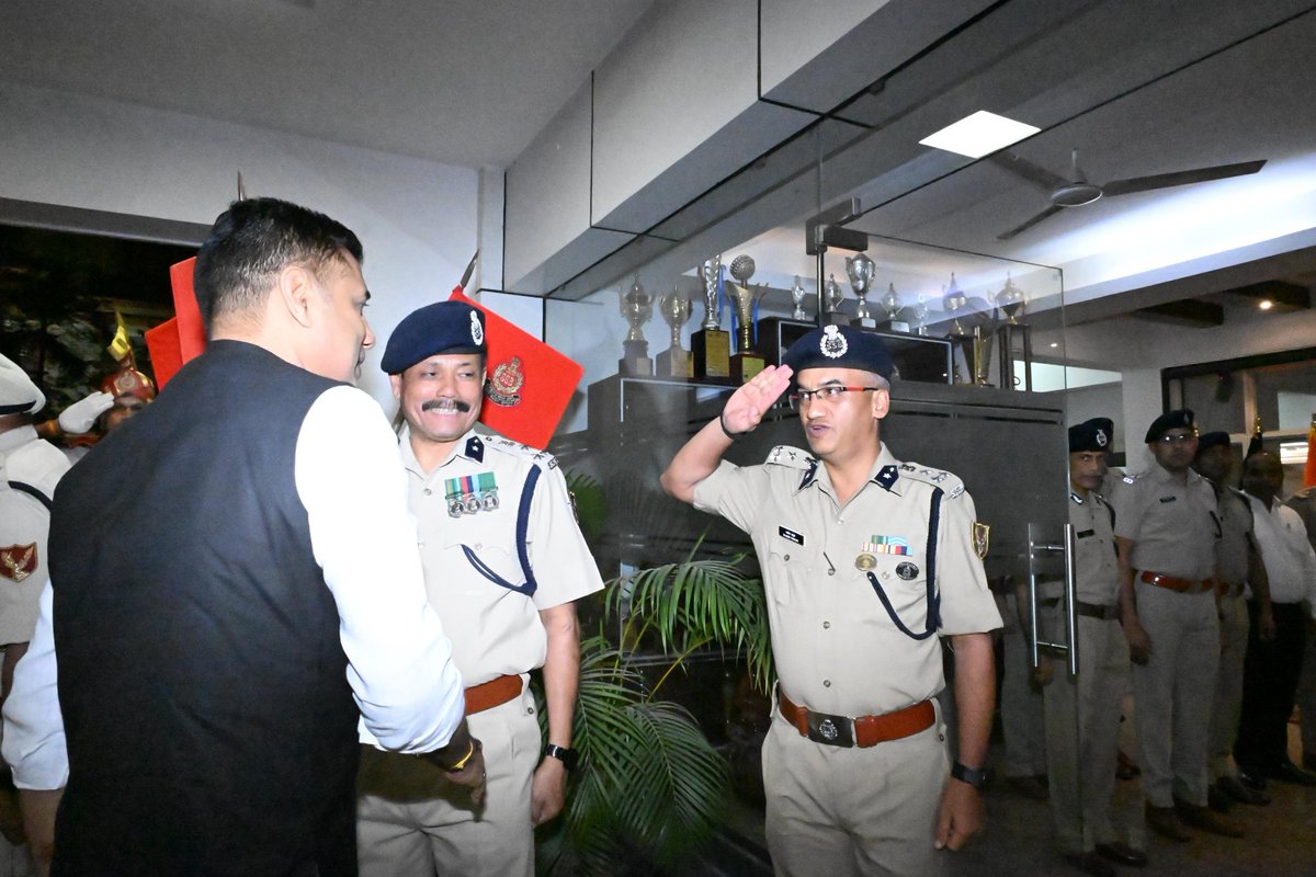 SSBFTRLUCKNOW's tweet photo. Privilege to welcome DG, SSB, to FTR Lucknow. His guidance continues to inspire our commitment to duty, discipline &amp; national security. 🇮🇳 #SSB #Leadership https://t.co/ZVTcrKDHTo