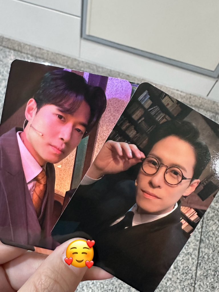 💌앵렡4/19낮 22 26밤5/7 14🥀븎감5/15➡️모모🫨 tweet media