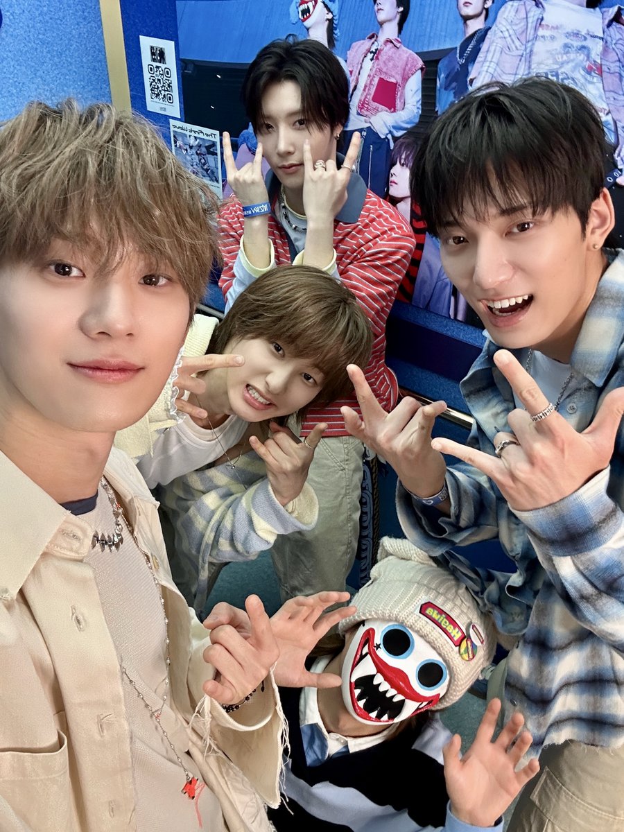 1theK's tweet image. KPOP 포토리프트 &amp;amp; 팝업 갤러리에 #하츠웨이브 왔다감🌊📸
곳곳에 남겨둔 멤버들의 흔적을 찾아보세요👀

𝗞𝗣𝗢𝗣 𝗣𝗛𝗢𝗧𝗢𝗟𝗜𝗙𝗧 &amp;amp; 𝗣𝗢𝗣 𝗨𝗣 𝗚𝗔𝗟𝗟𝗘𝗥𝗬

📅 4/9(THU) ~ 4/19 (SUN) | 10:30 ~ 19:30
📍 롯데면세점 월드타워점 전용 E/V &amp;amp; 8F 갤러리
      (잠실 롯데월드몰 B1 SEOUL SKY